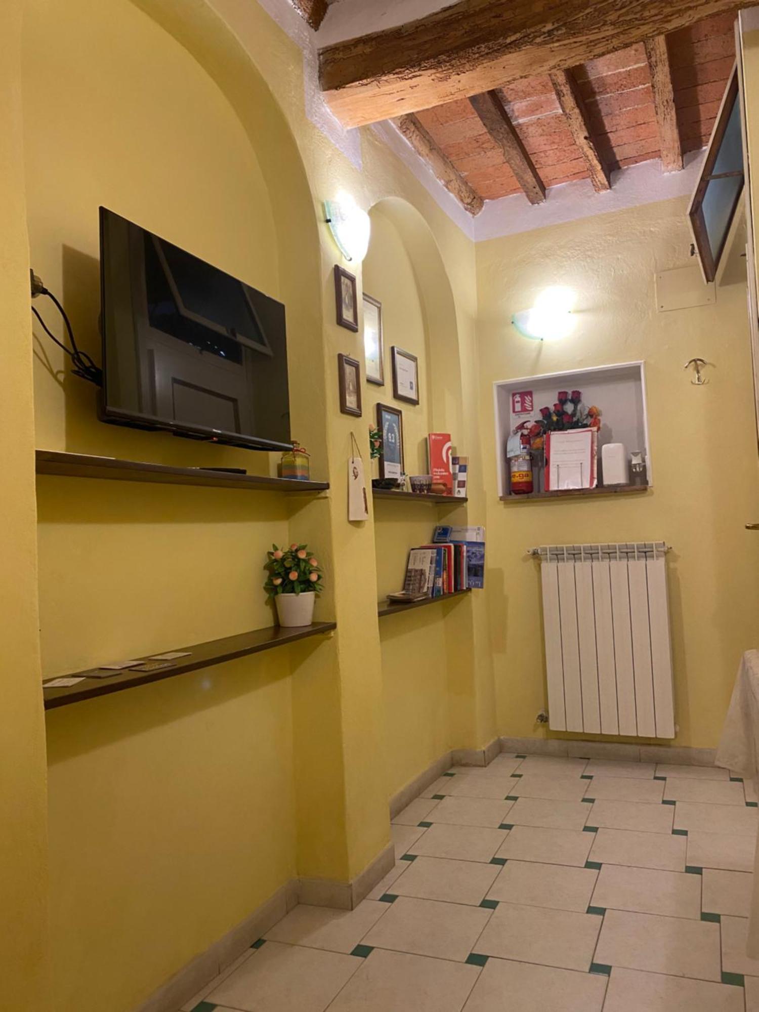 Gaia'S Apartment Pistoia Bagian luar foto